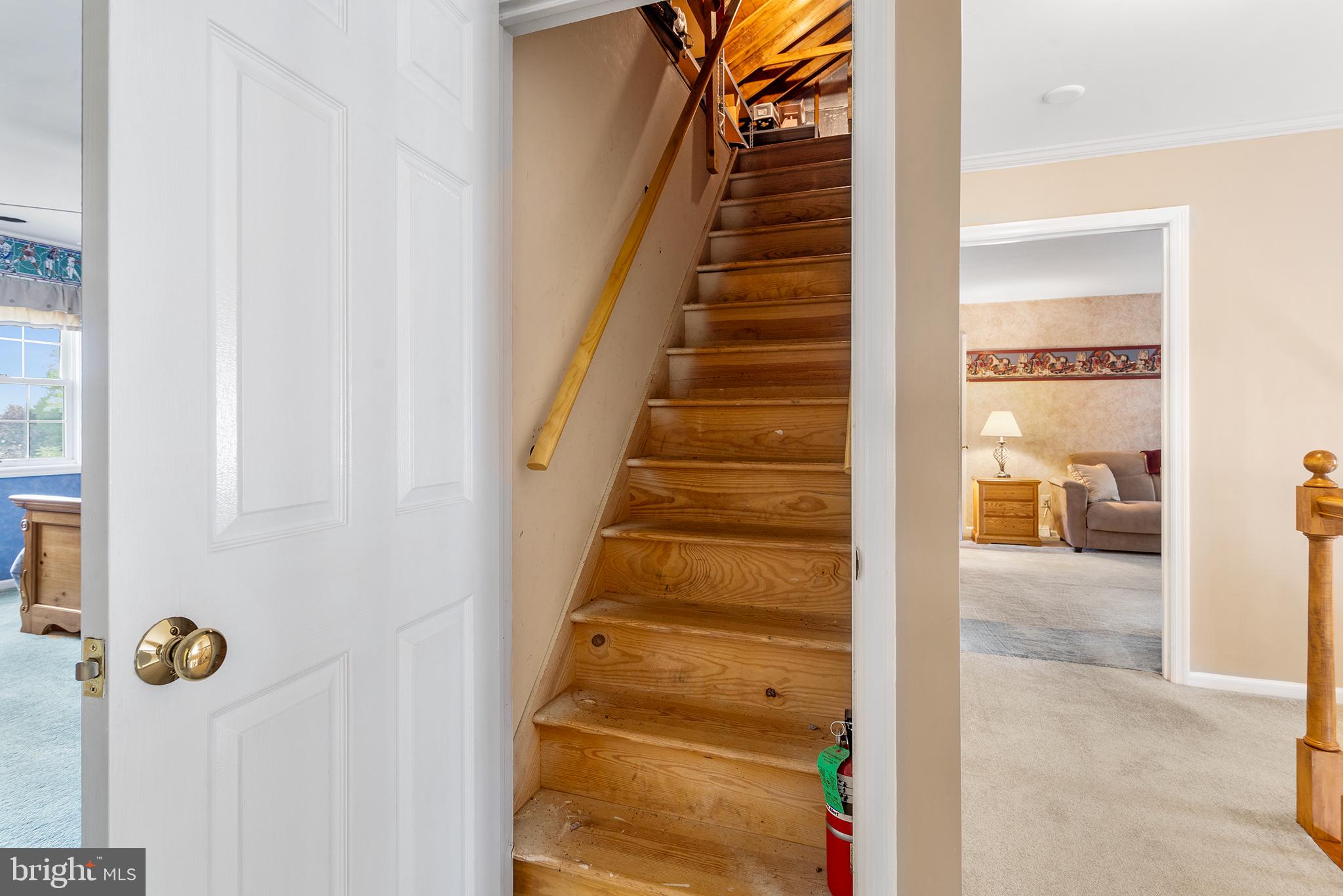 1122 CANTERBURY DRIVE