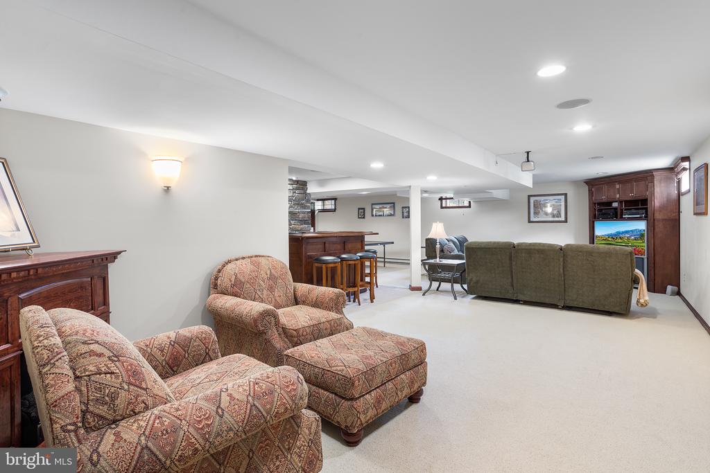 1122 CANTERBURY DRIVE