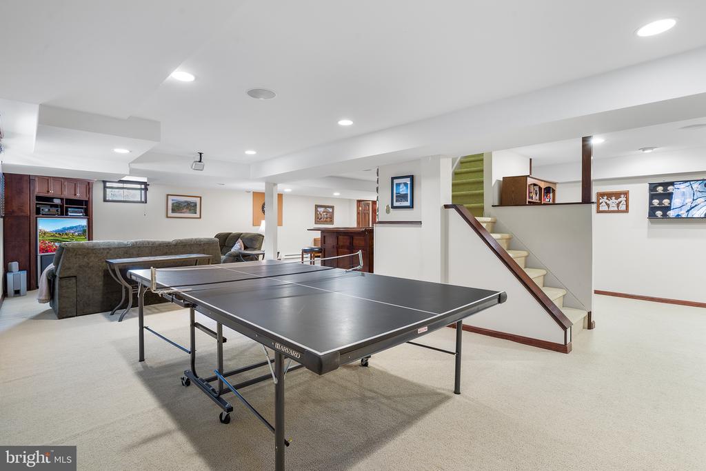 1122 CANTERBURY DRIVE