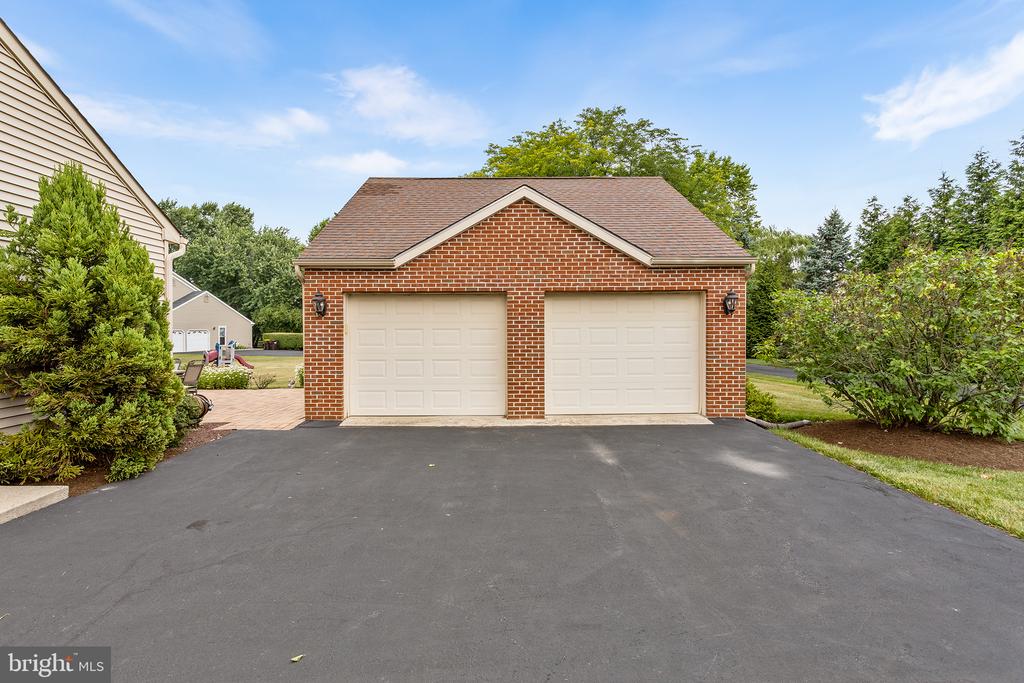 1122 CANTERBURY DRIVE