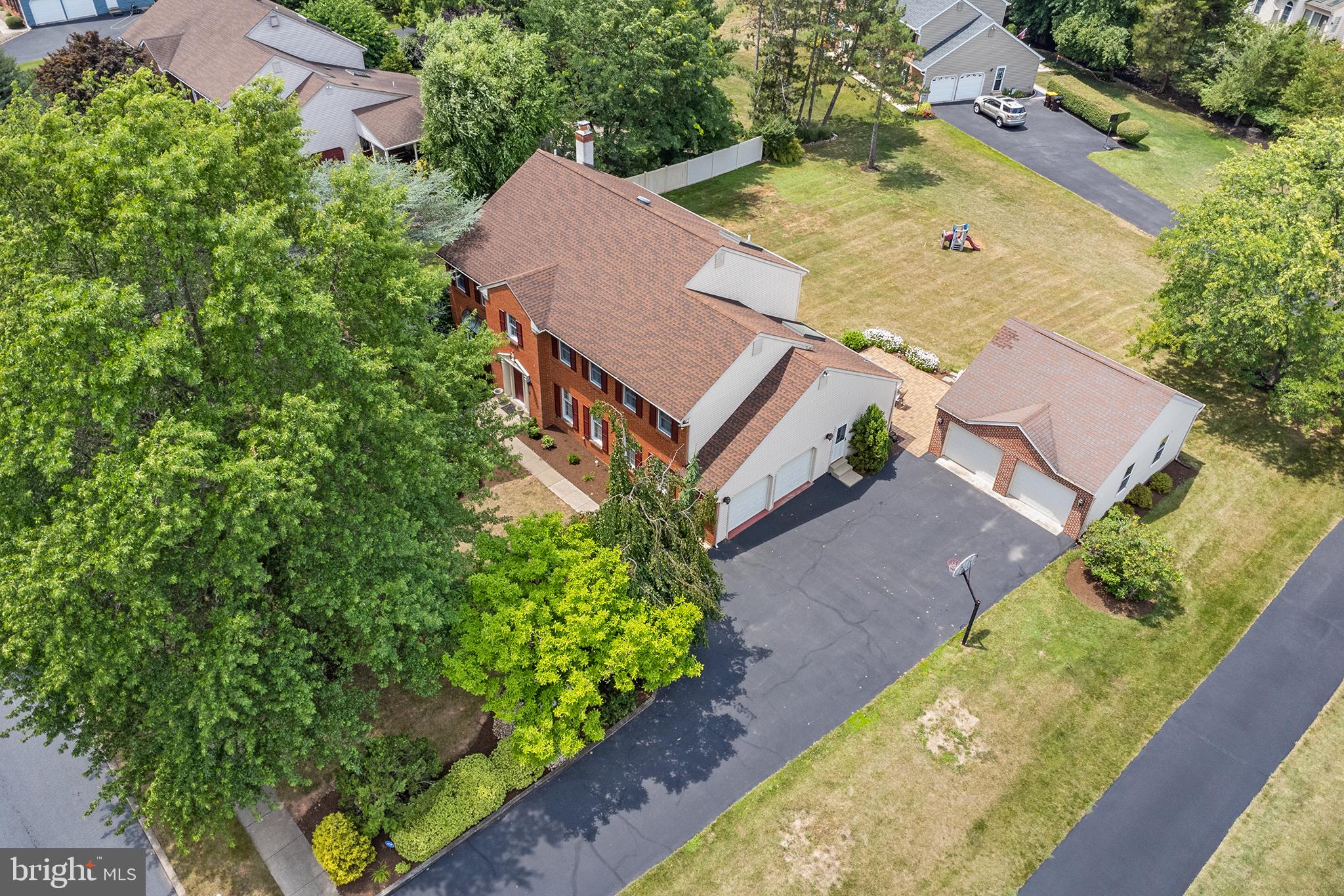 1122 CANTERBURY DRIVE