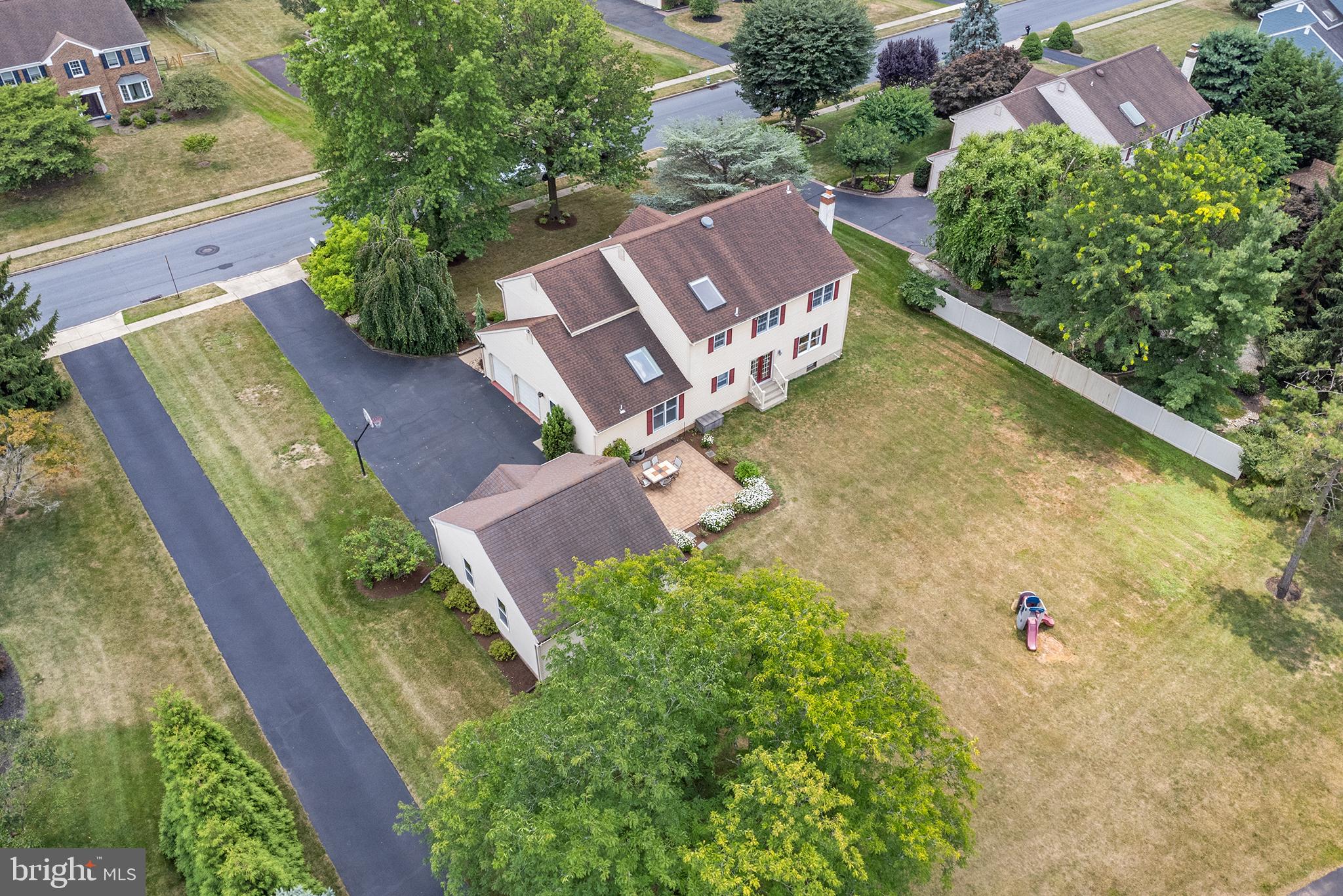 1122 CANTERBURY DRIVE