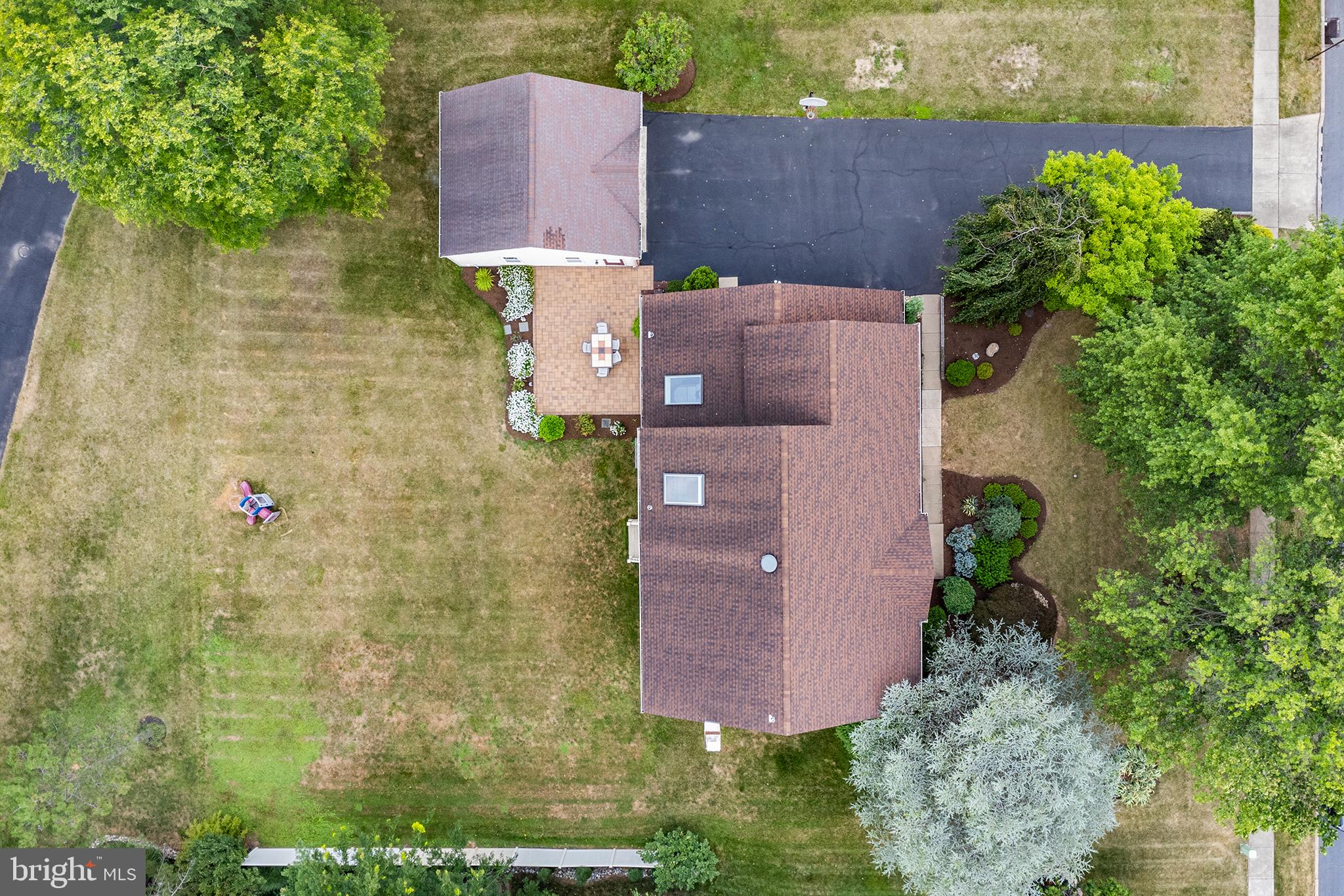 1122 CANTERBURY DRIVE