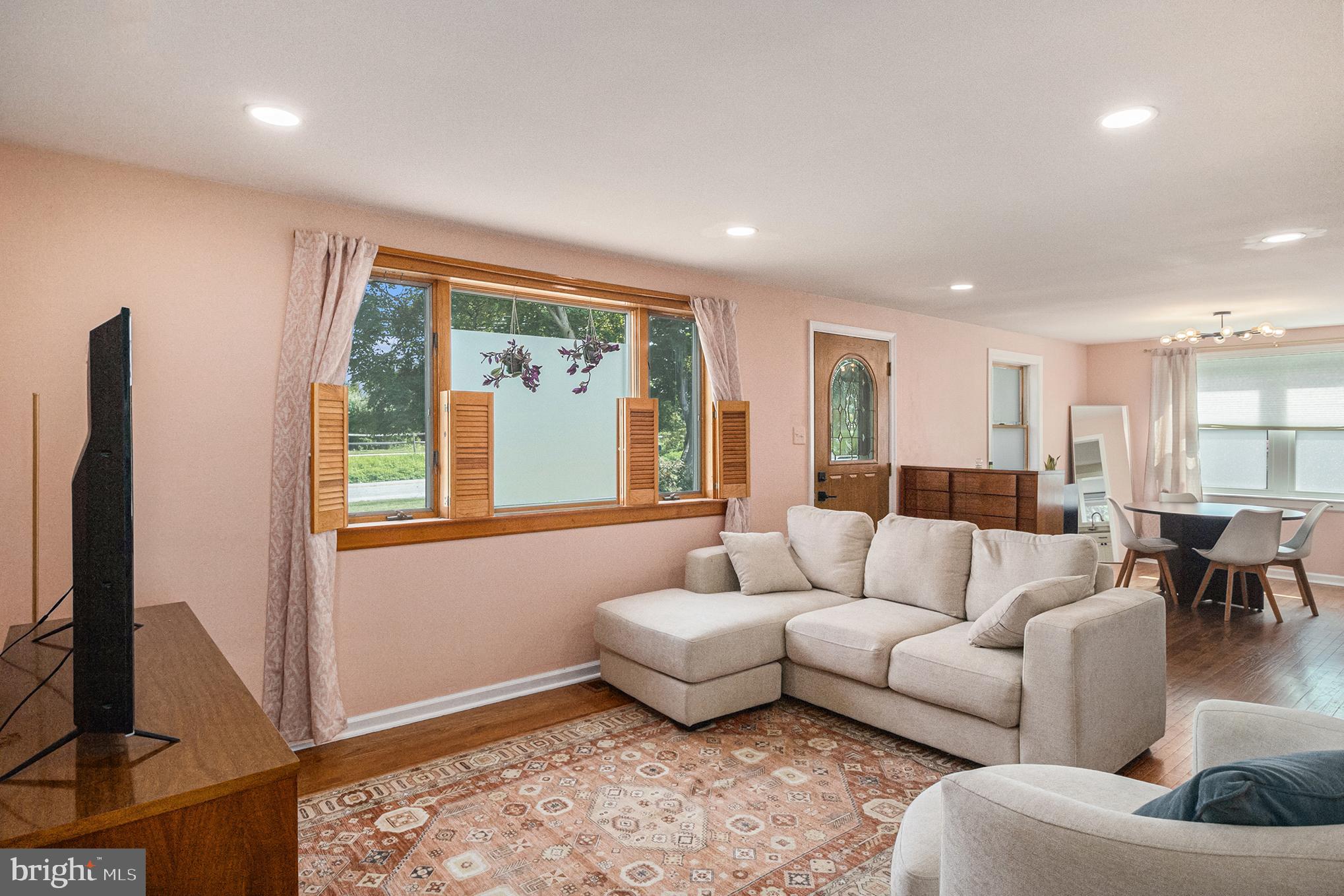 223 N WHITEHALL ROAD