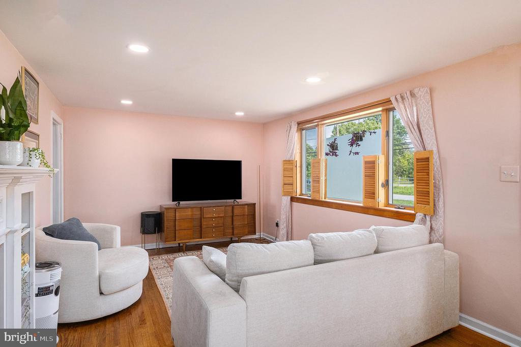 223 N WHITEHALL ROAD
