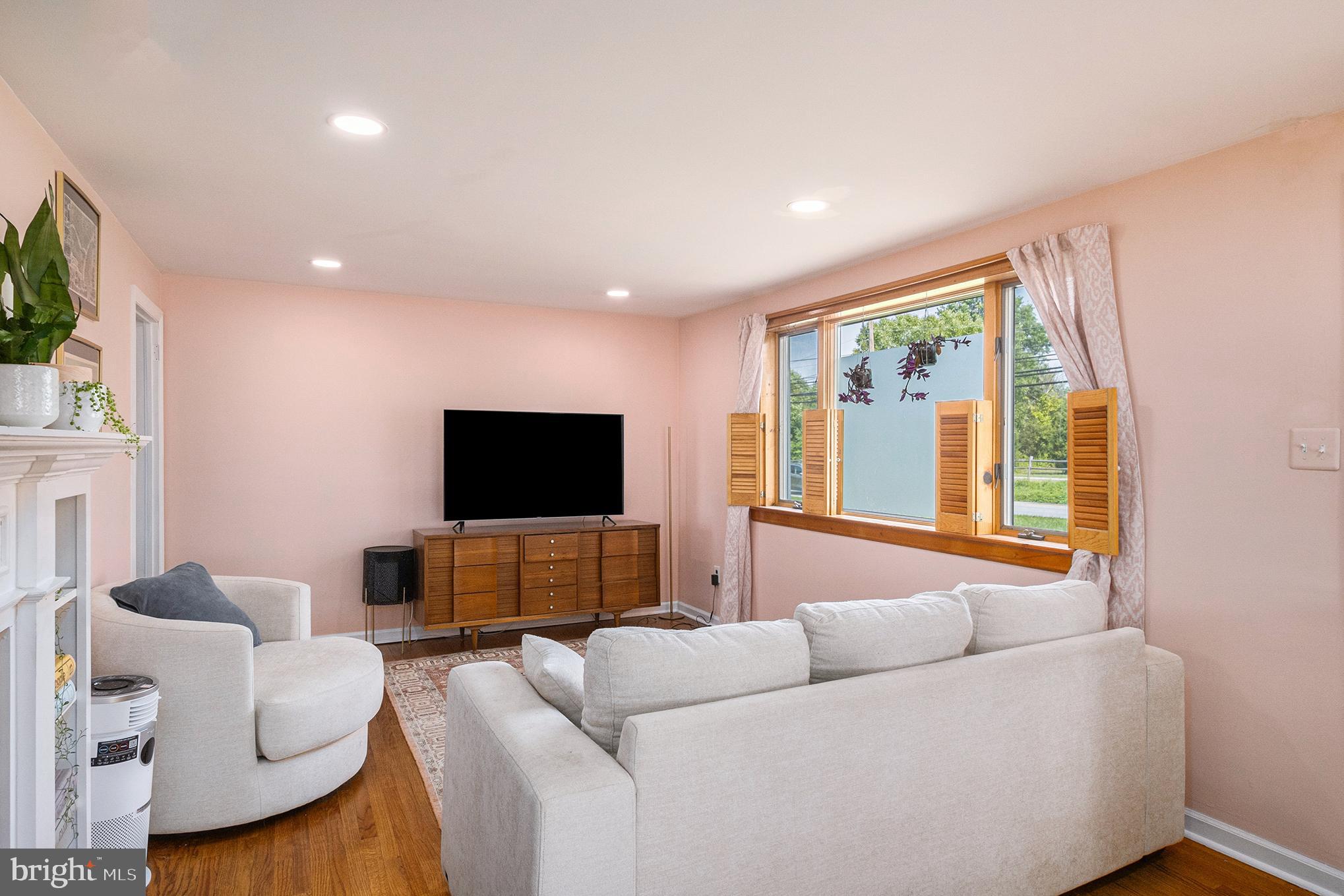 223 N WHITEHALL ROAD