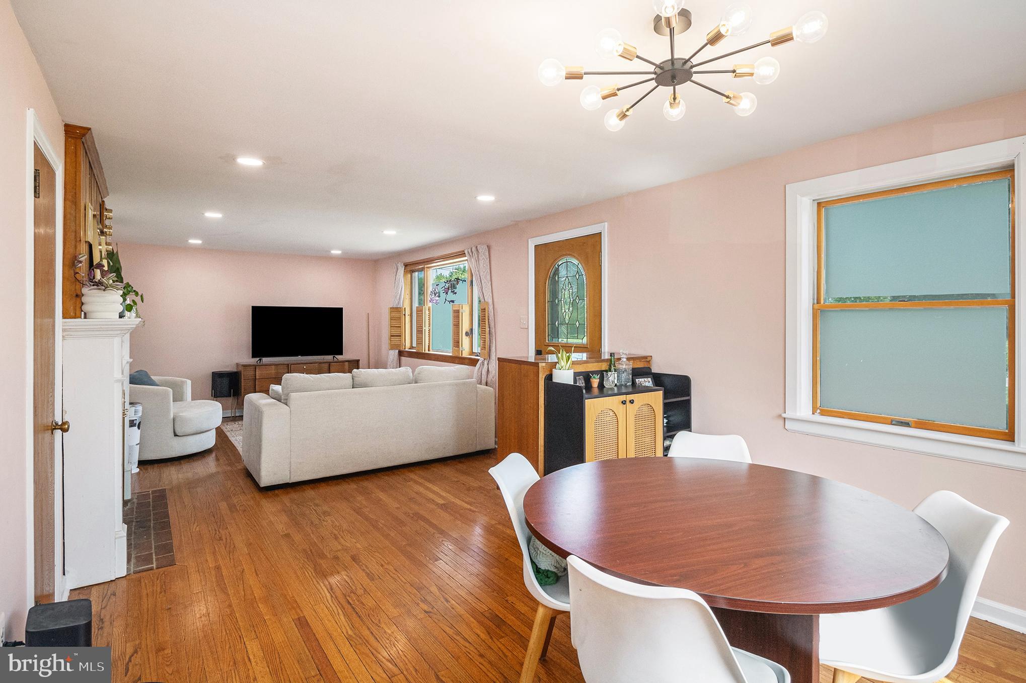 223 N WHITEHALL ROAD