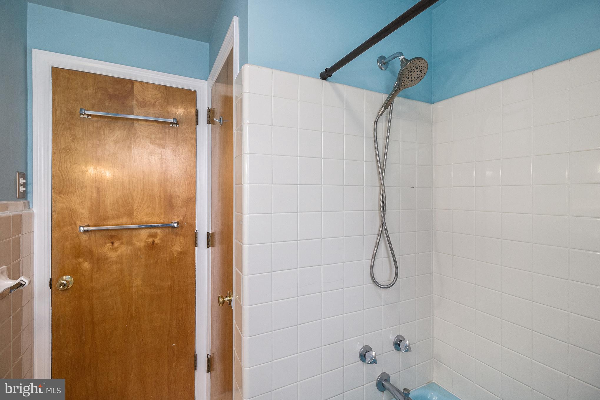 223 N WHITEHALL ROAD