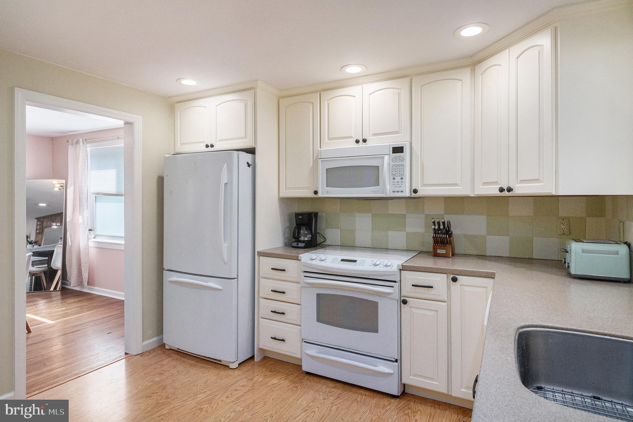 223 N WHITEHALL ROAD