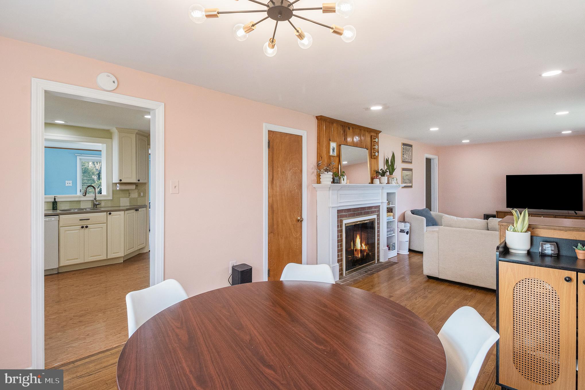 223 N WHITEHALL ROAD