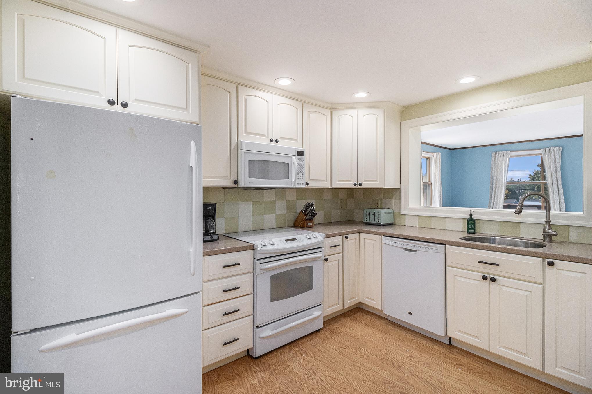 223 N WHITEHALL ROAD