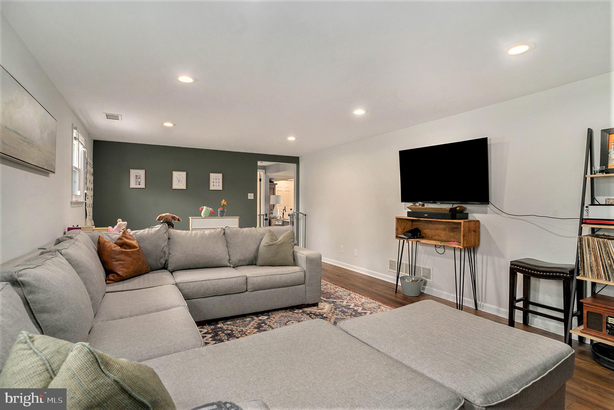 439 S MENNONITE ROAD