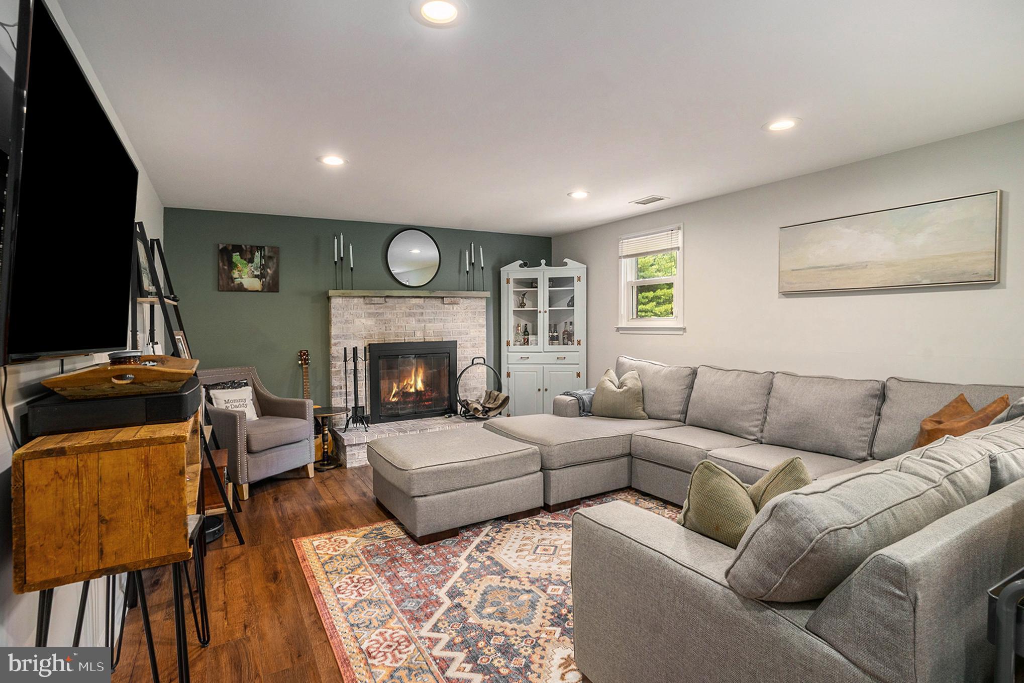 439 S MENNONITE ROAD