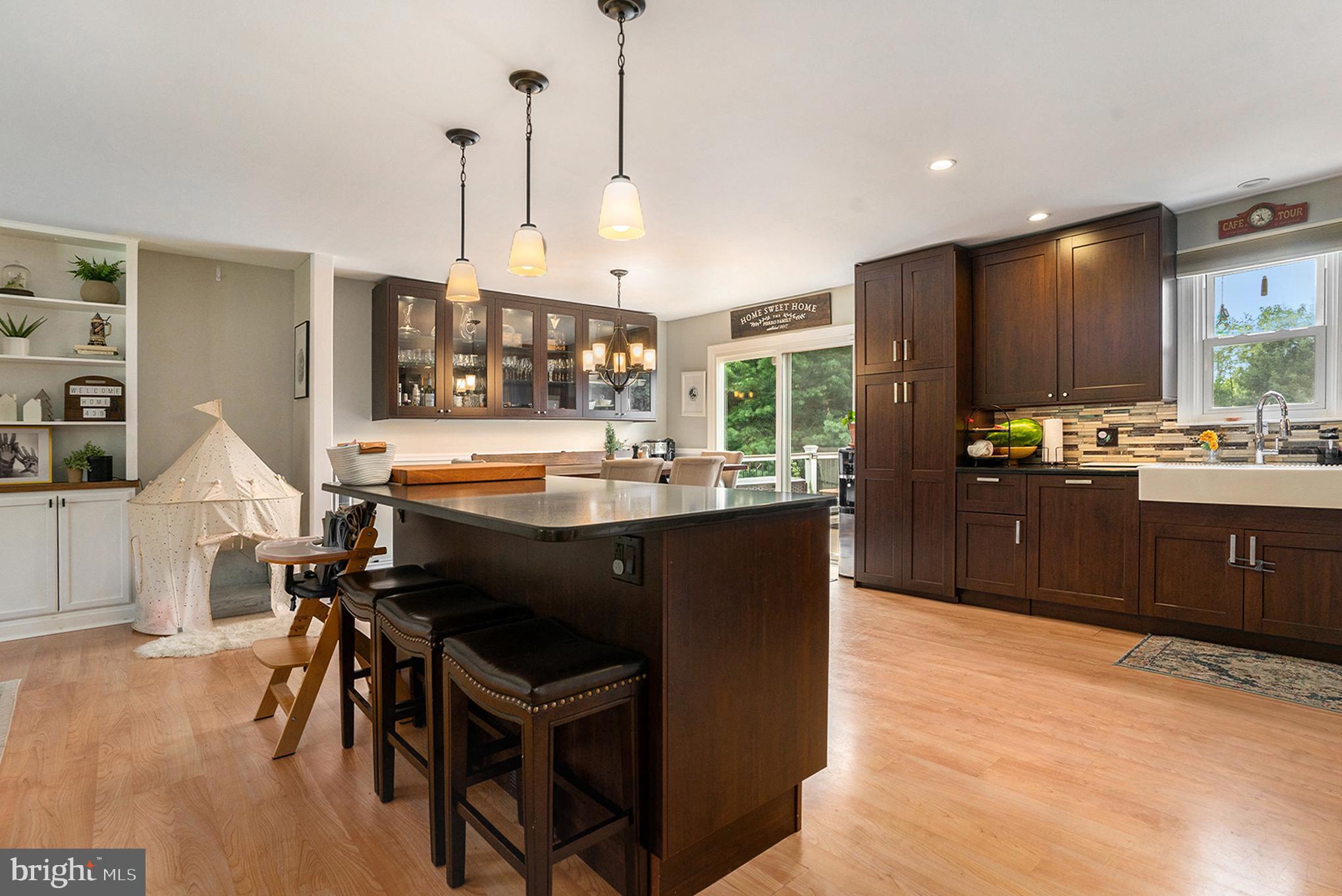 439 S MENNONITE ROAD