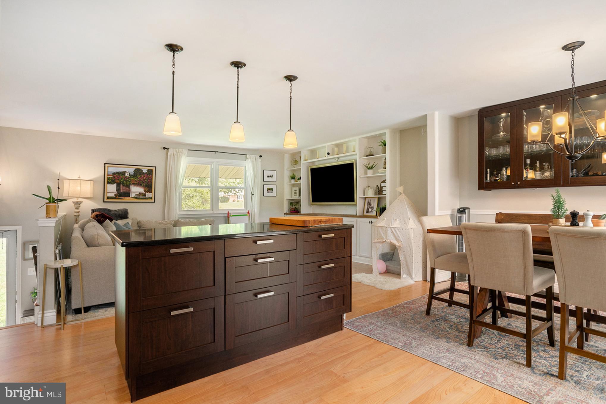 439 S MENNONITE ROAD