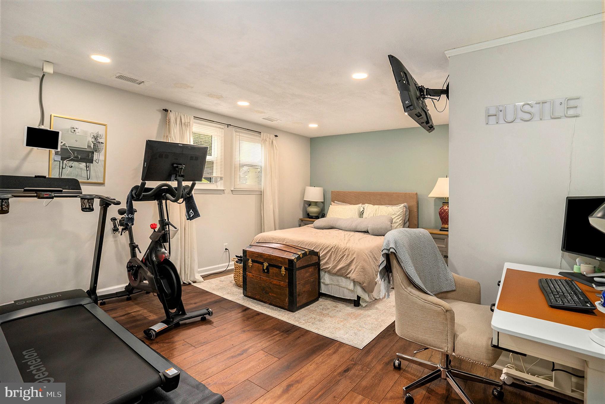 439 S MENNONITE ROAD