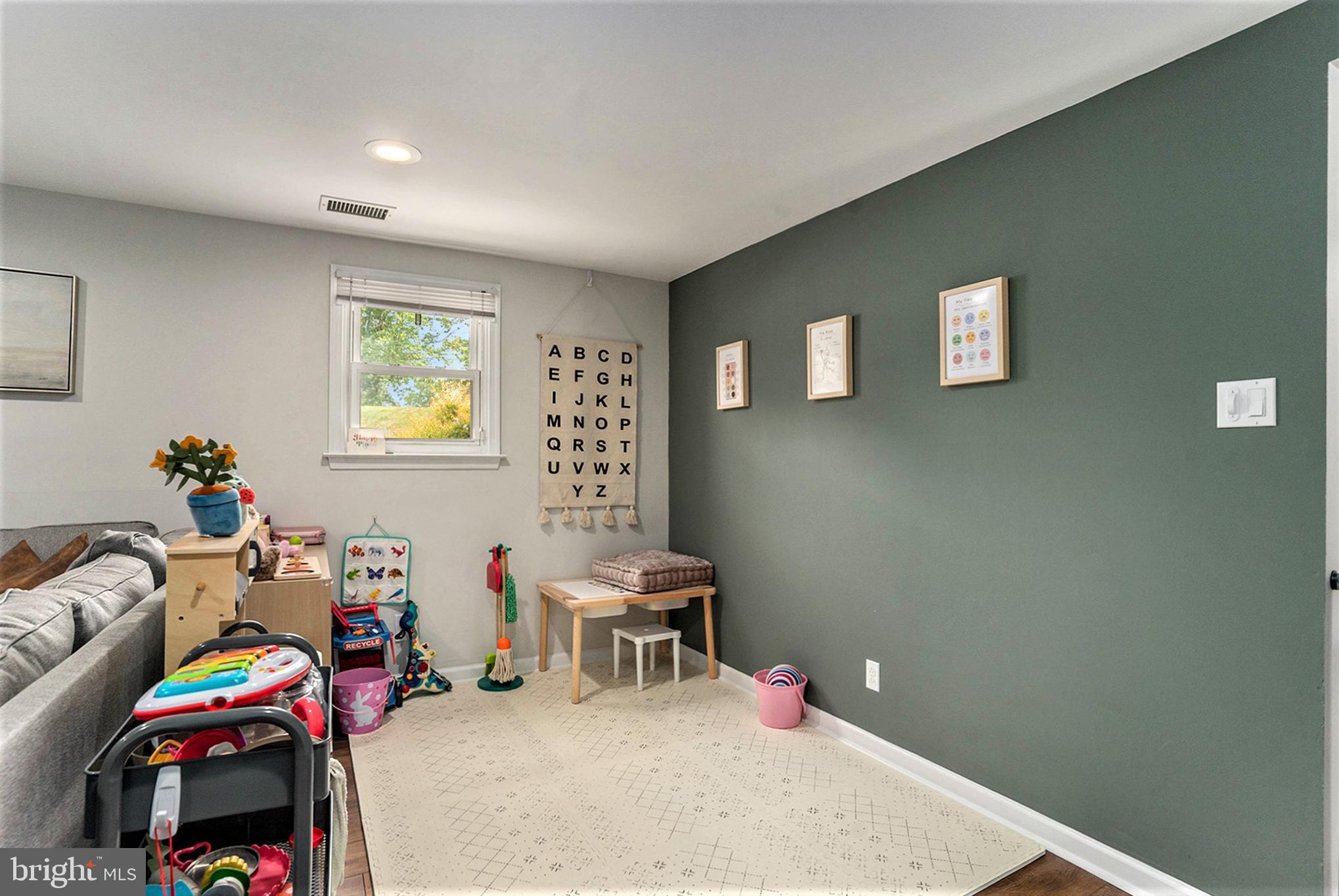 439 S MENNONITE ROAD