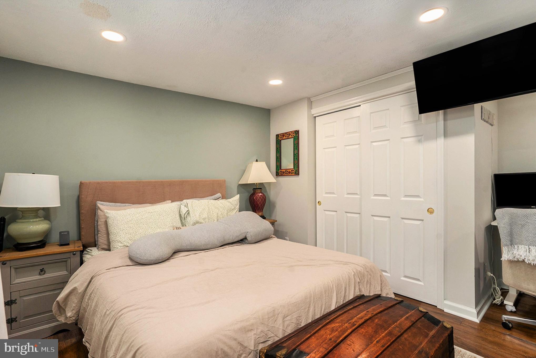 439 S MENNONITE ROAD