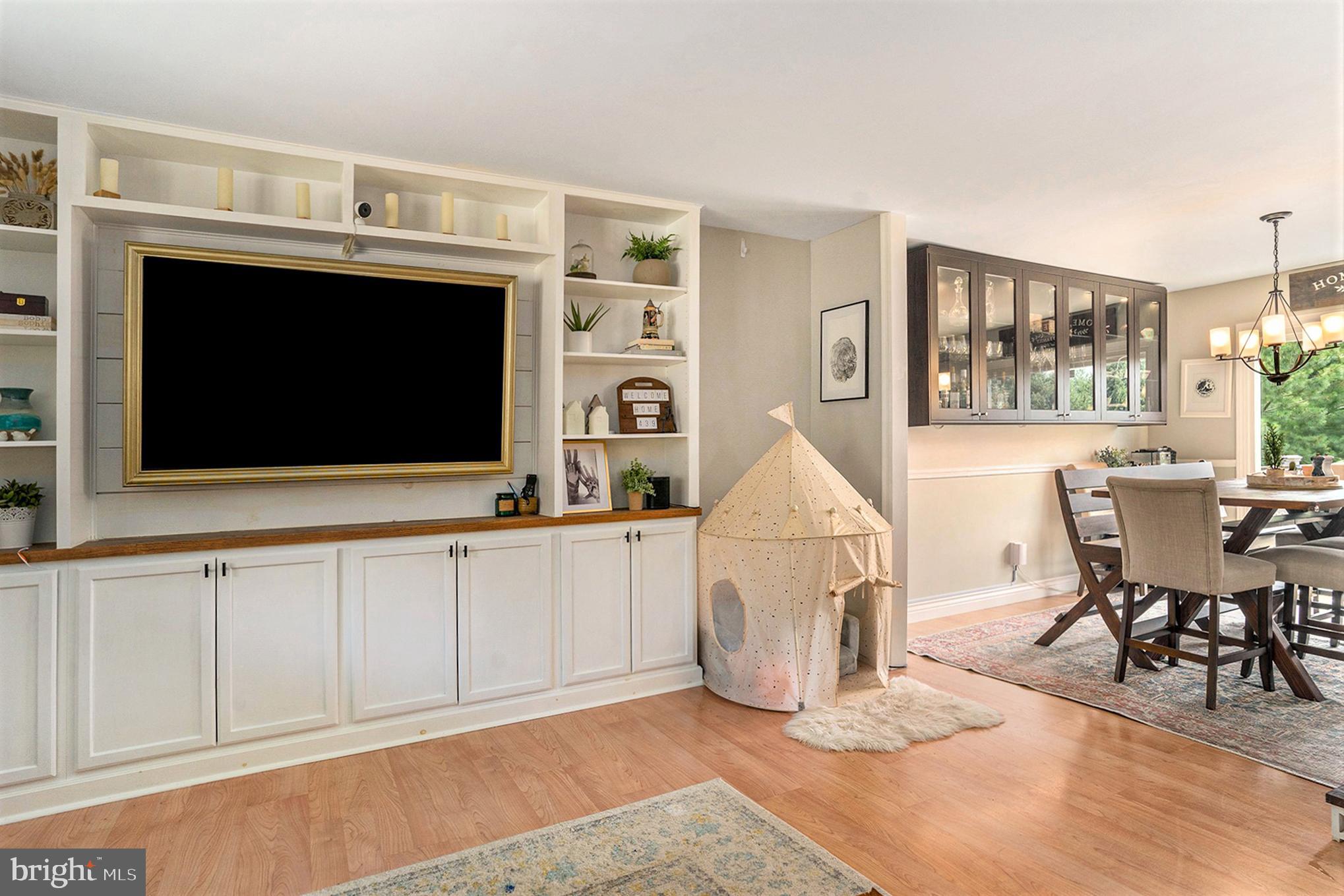 439 S MENNONITE ROAD