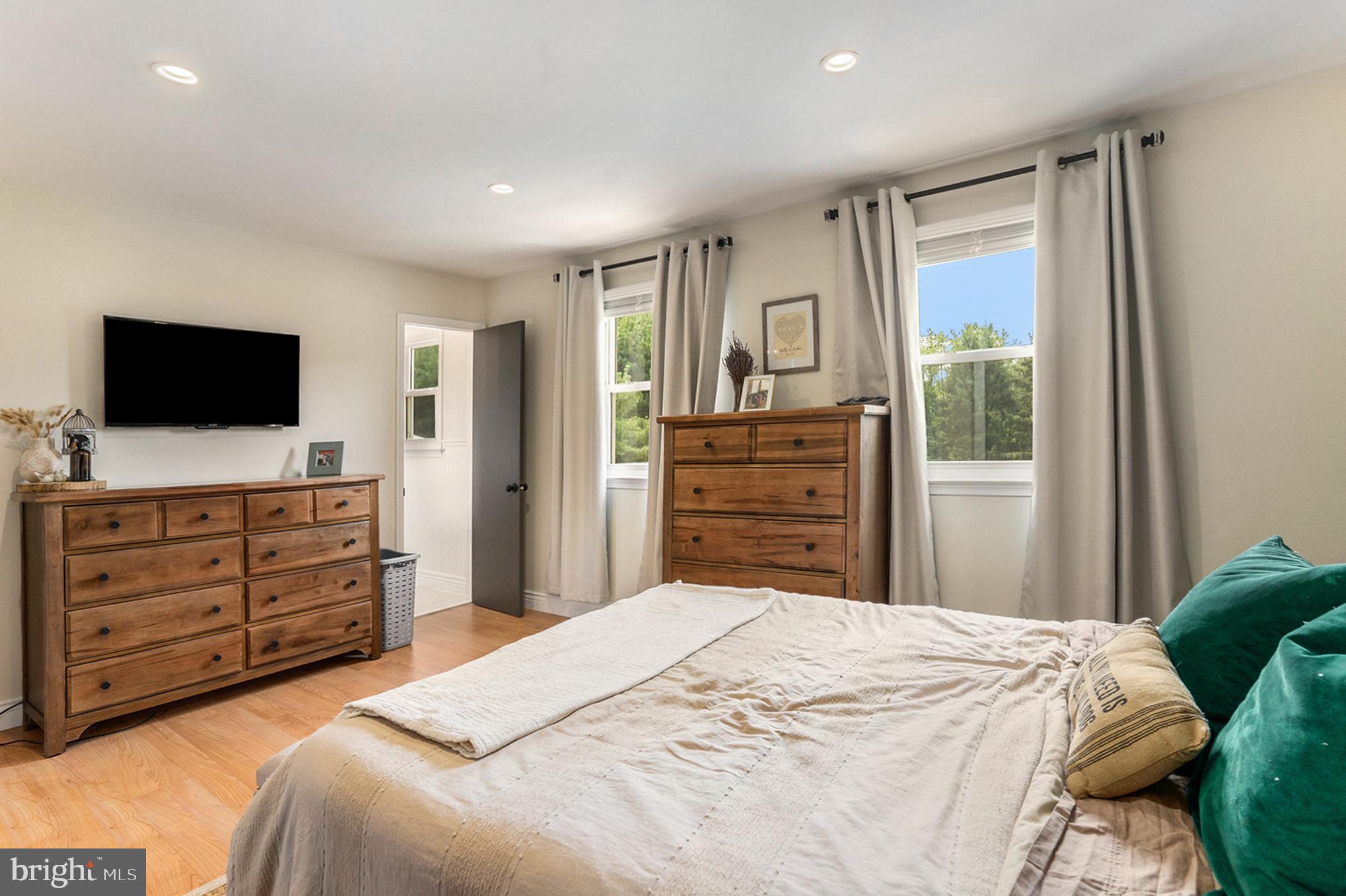 439 S MENNONITE ROAD