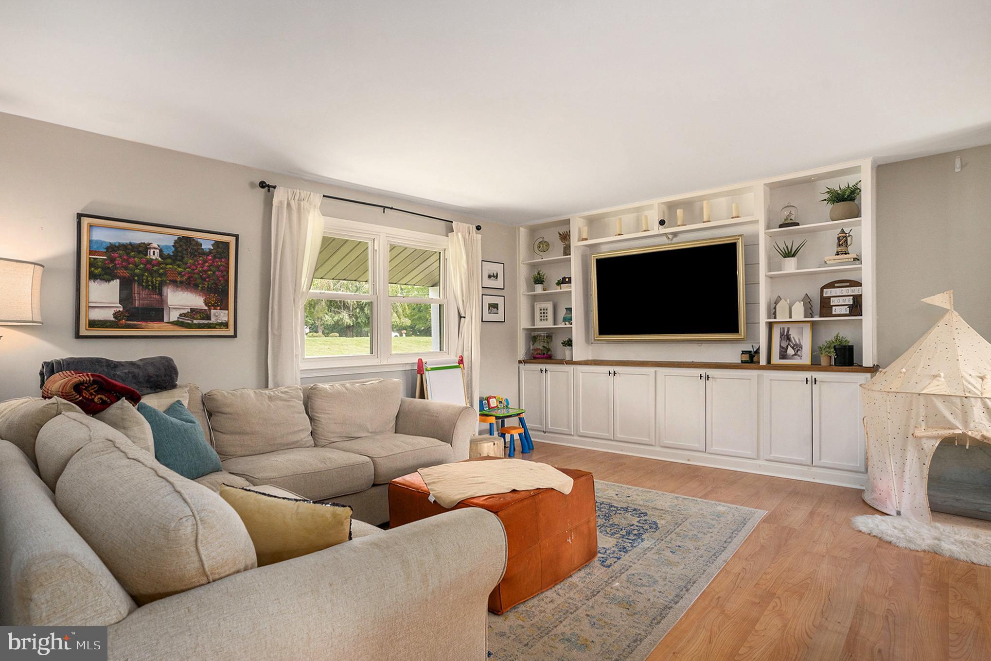 439 S MENNONITE ROAD