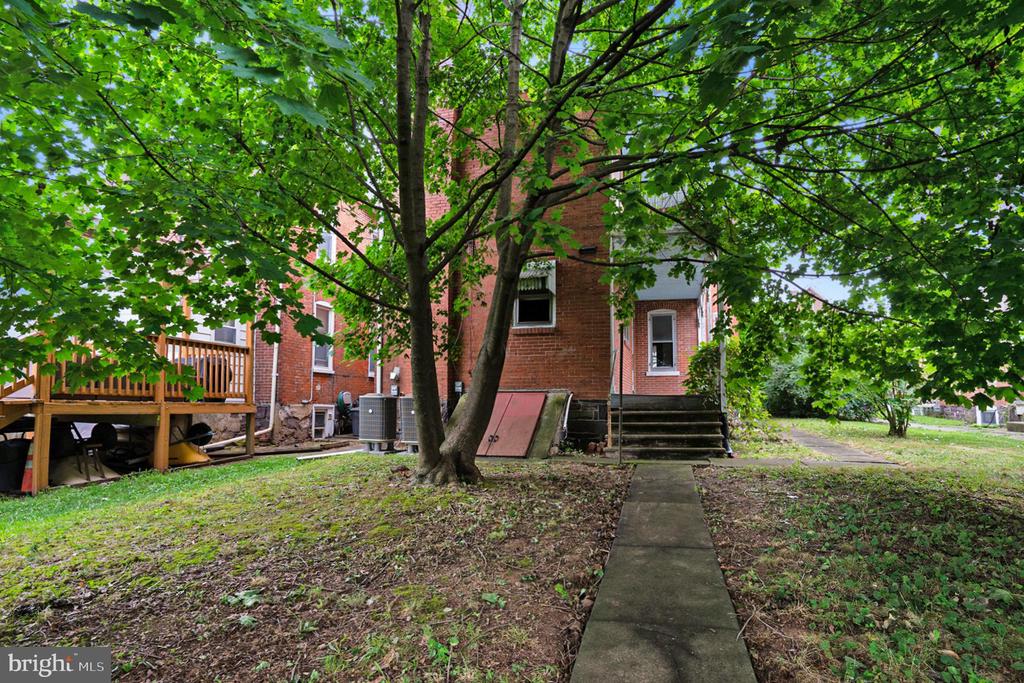 206 JEFFERSON STREET