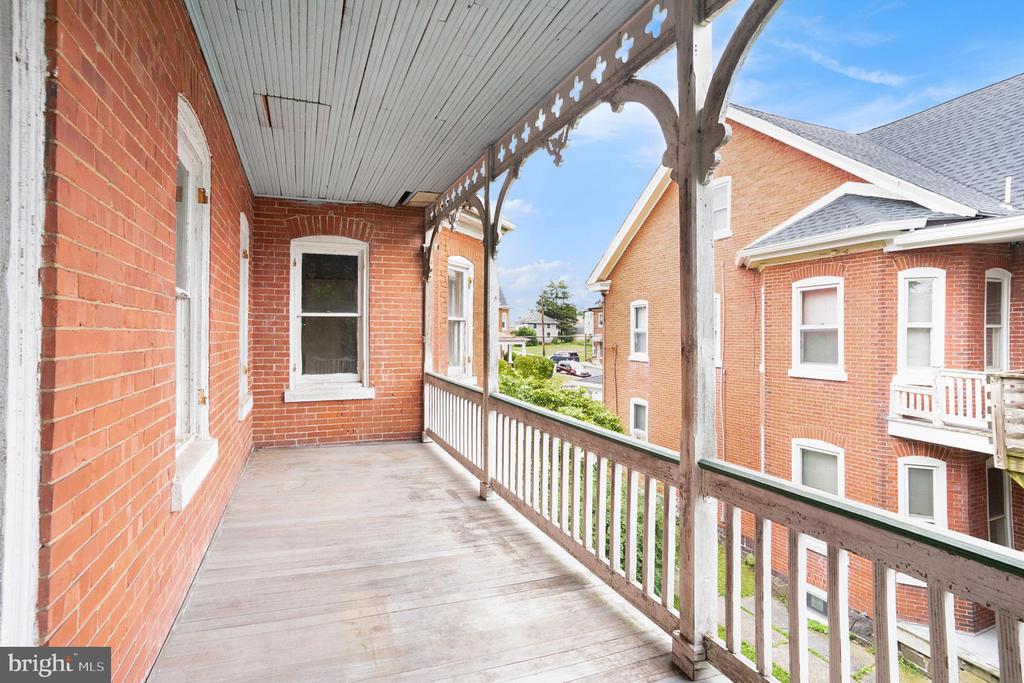 206 JEFFERSON STREET