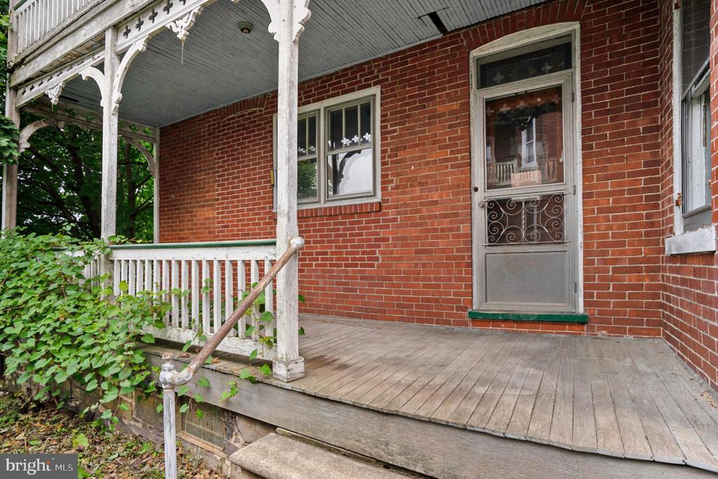 206 JEFFERSON STREET