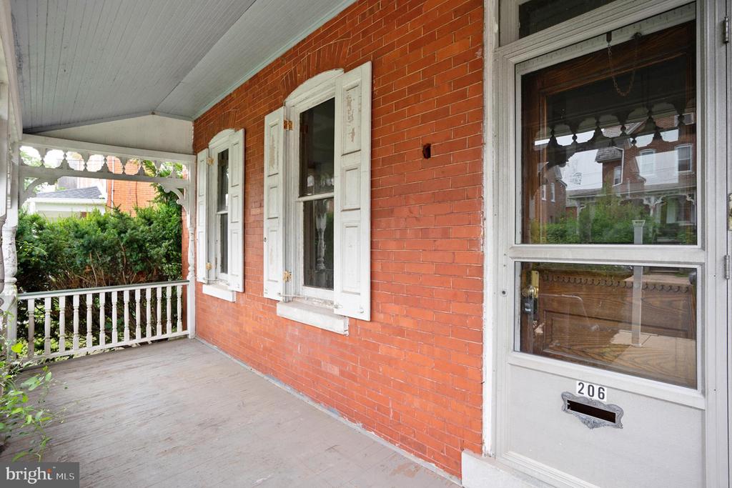 206 JEFFERSON STREET