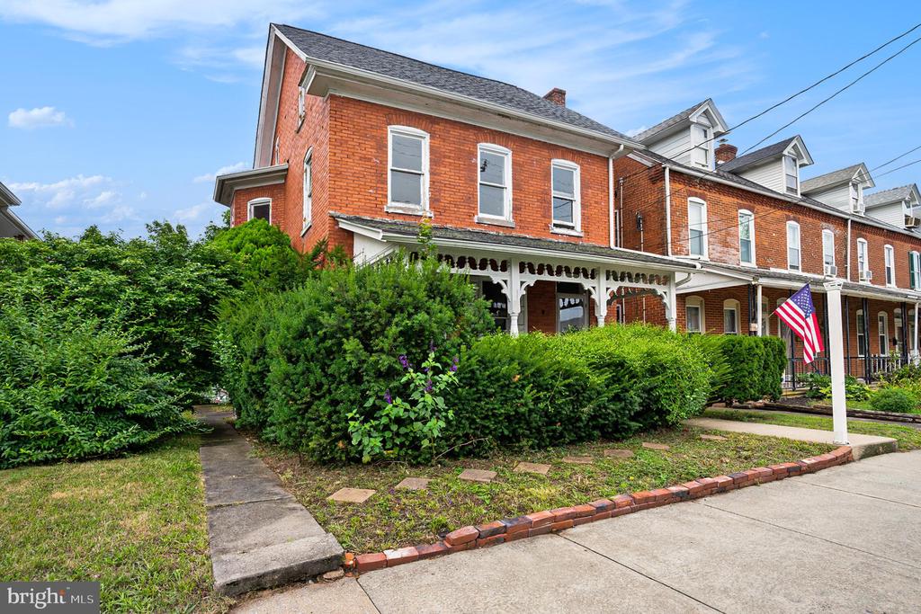 206 JEFFERSON STREET