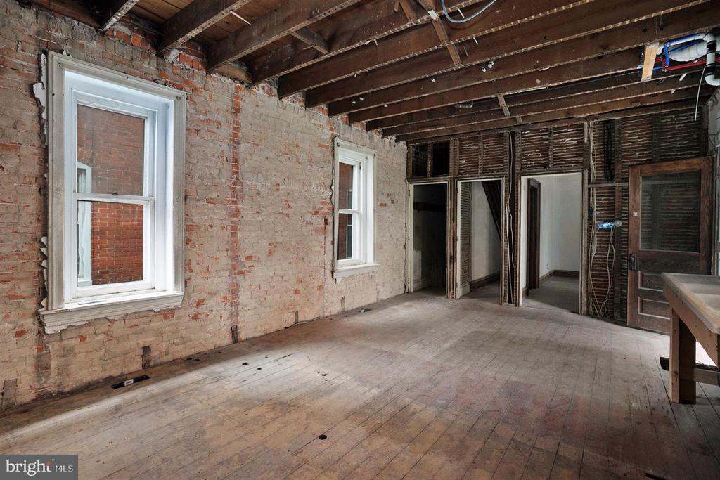 206 JEFFERSON STREET