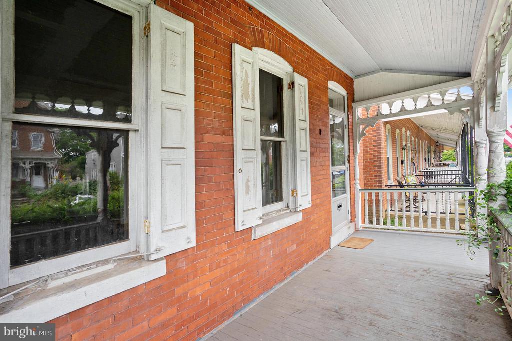 206 JEFFERSON STREET