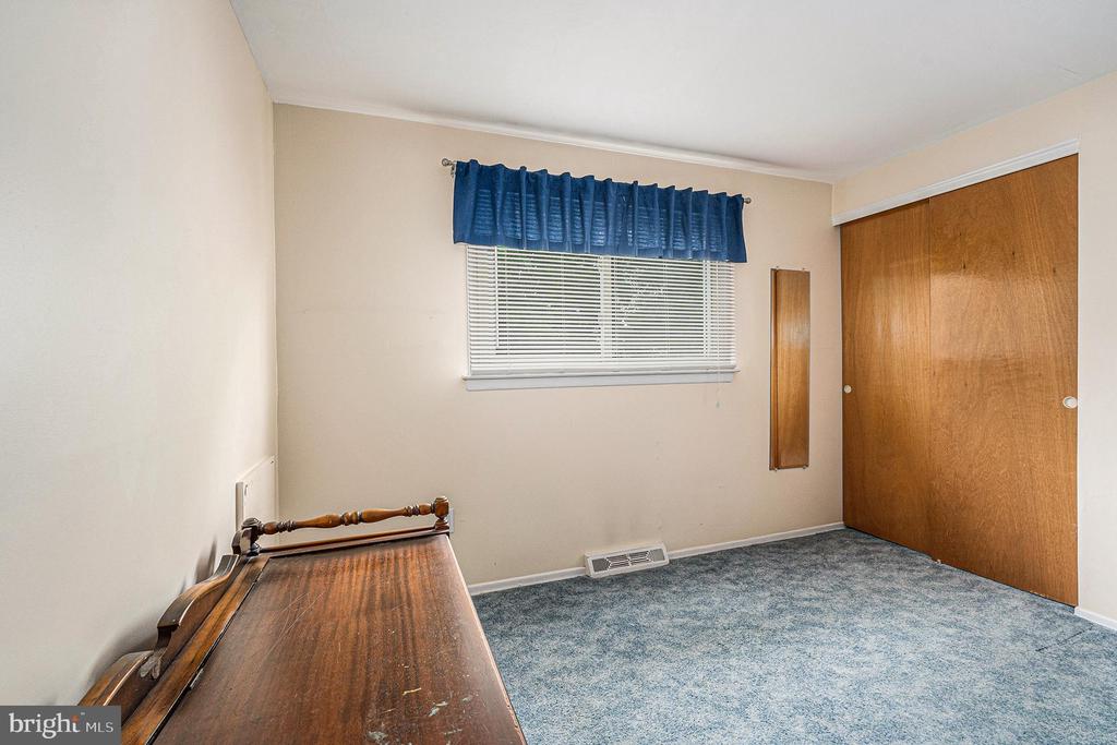 35 LATCHSTRING LANE