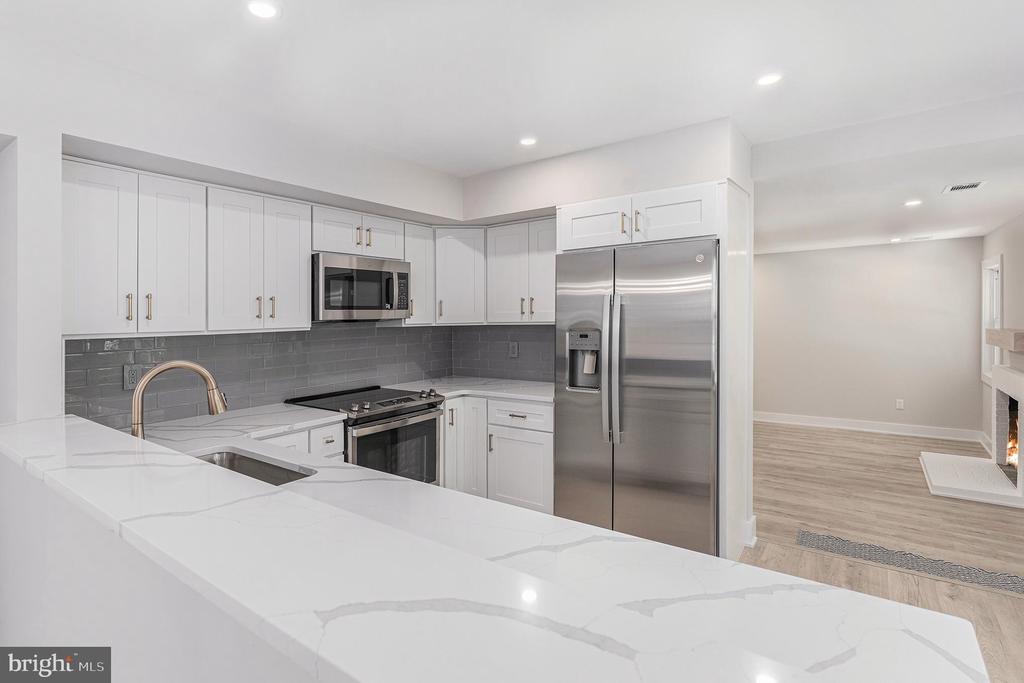 10 MEADOWLARK LANE