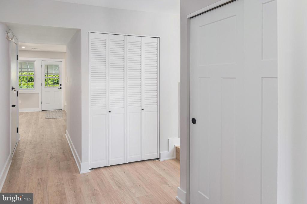 10 MEADOWLARK LANE
