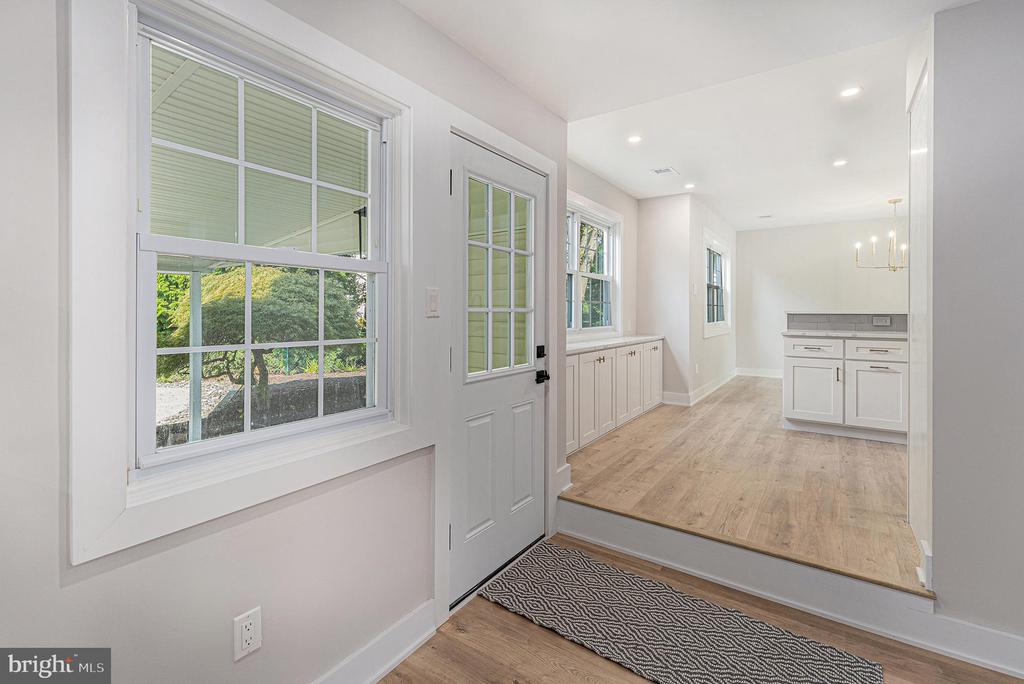 10 MEADOWLARK LANE