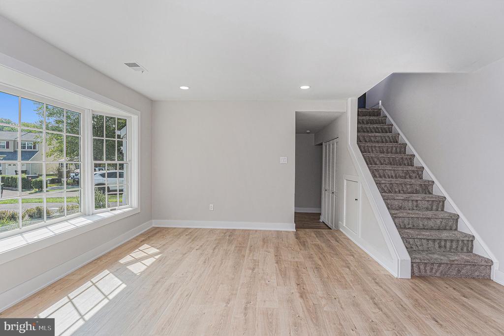 10 MEADOWLARK LANE