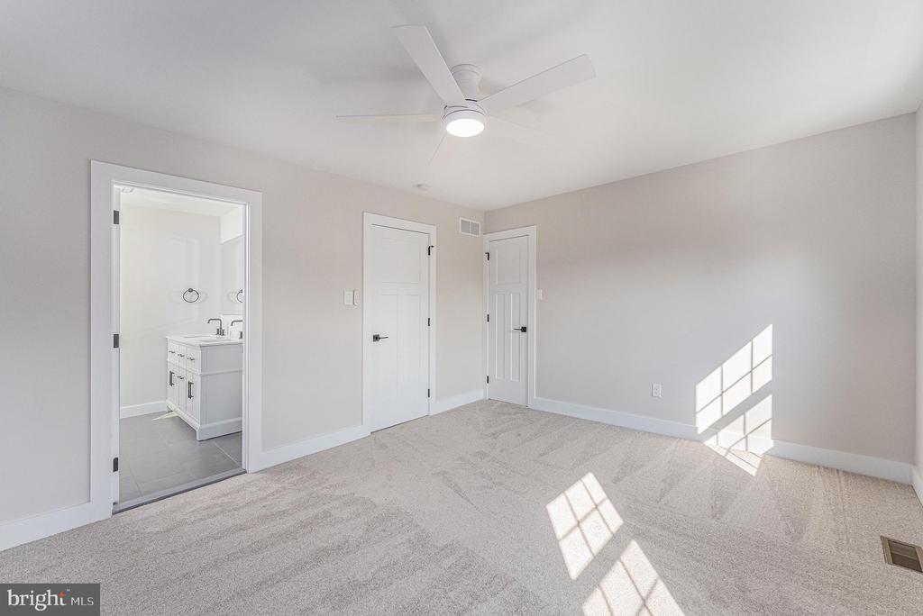 10 MEADOWLARK LANE
