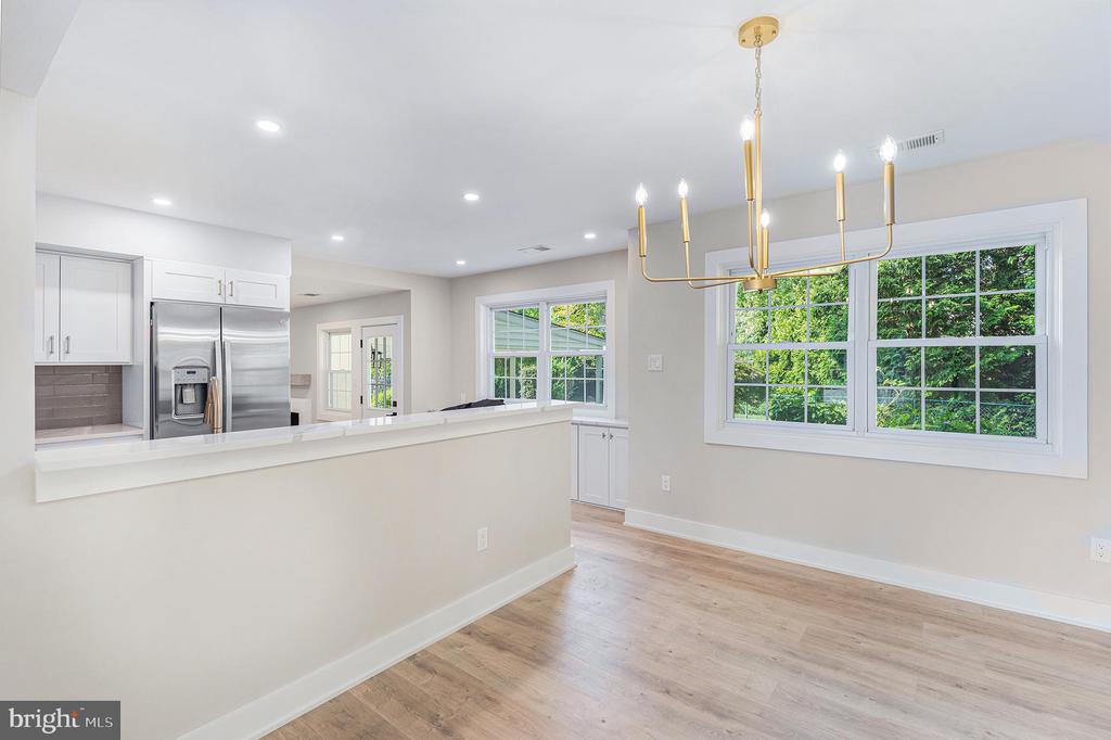 10 MEADOWLARK LANE