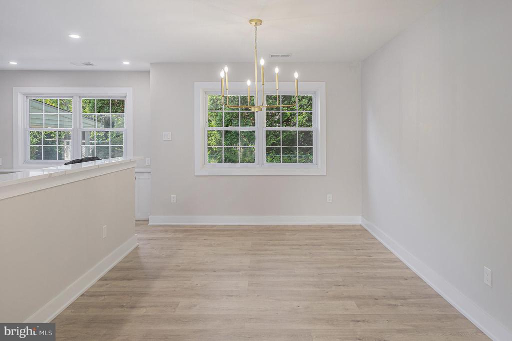 10 MEADOWLARK LANE