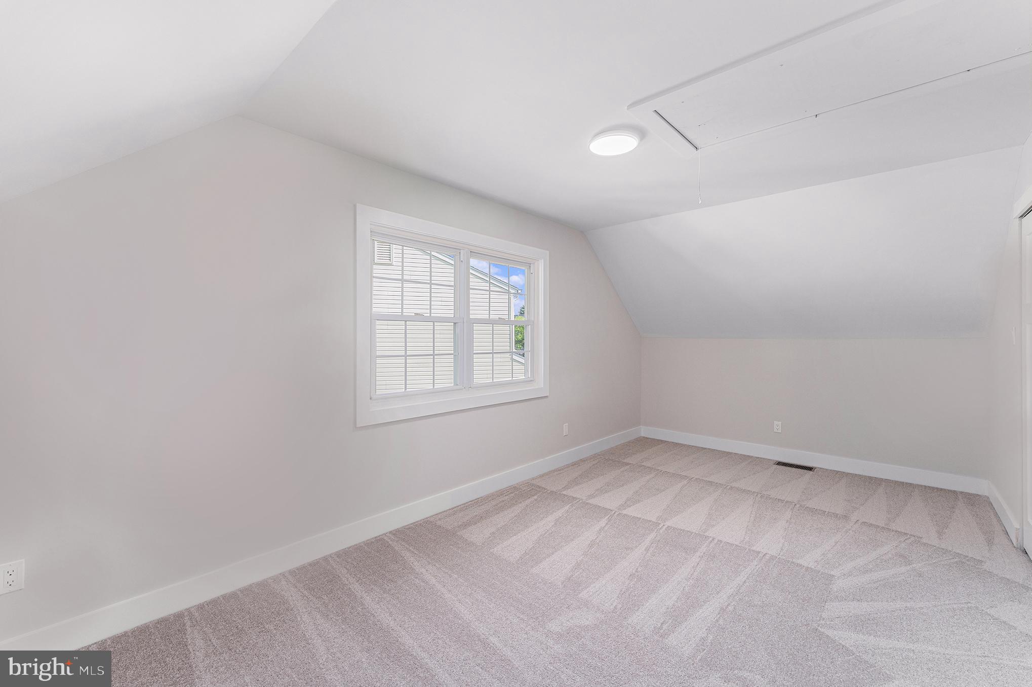10 MEADOWLARK LANE
