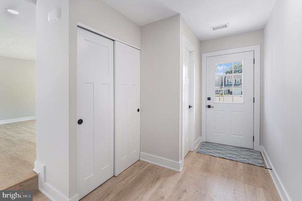 10 MEADOWLARK LANE