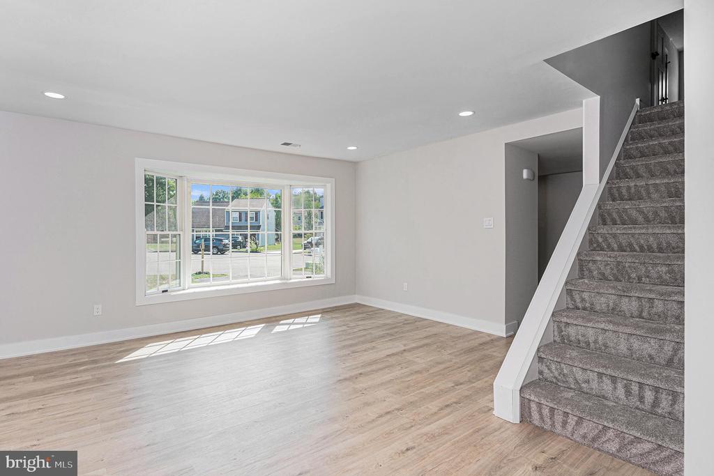 10 MEADOWLARK LANE