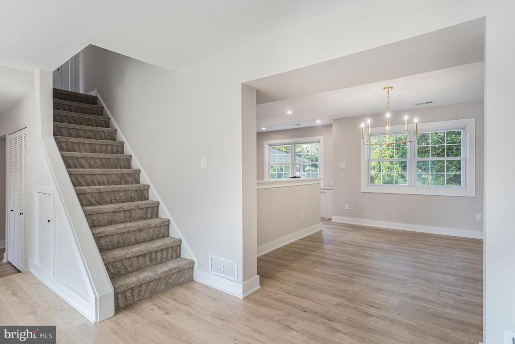 10 MEADOWLARK LANE