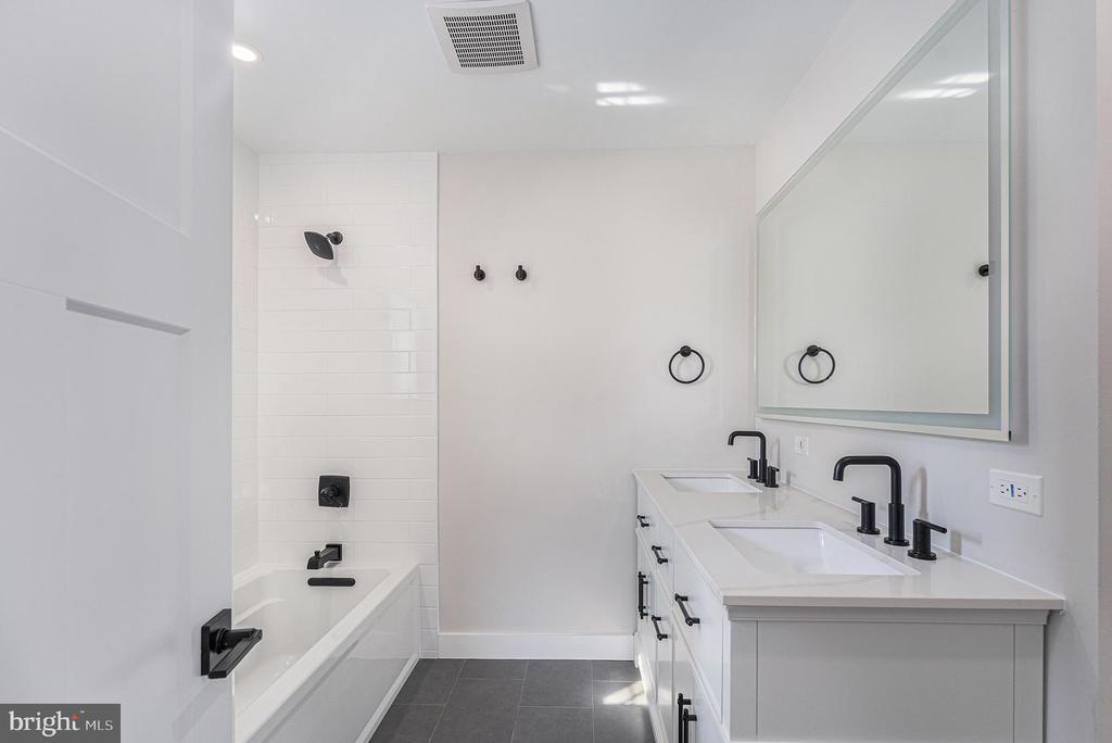 10 MEADOWLARK LANE