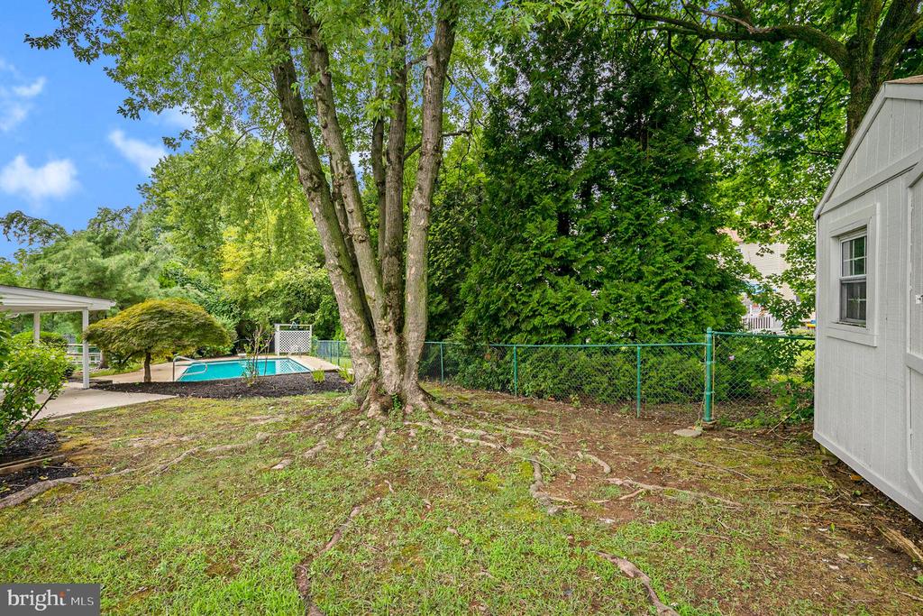 10 MEADOWLARK LANE