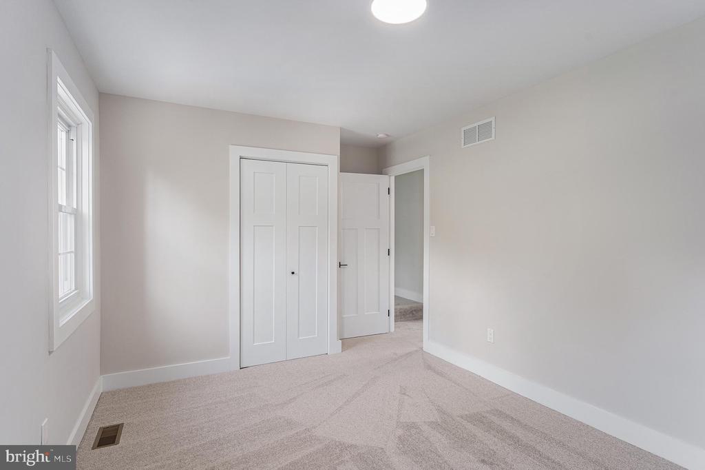 10 MEADOWLARK LANE