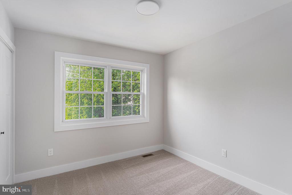 10 MEADOWLARK LANE