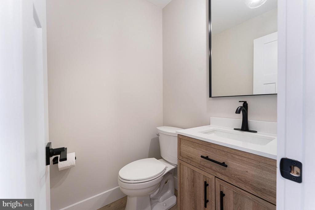 10 MEADOWLARK LANE