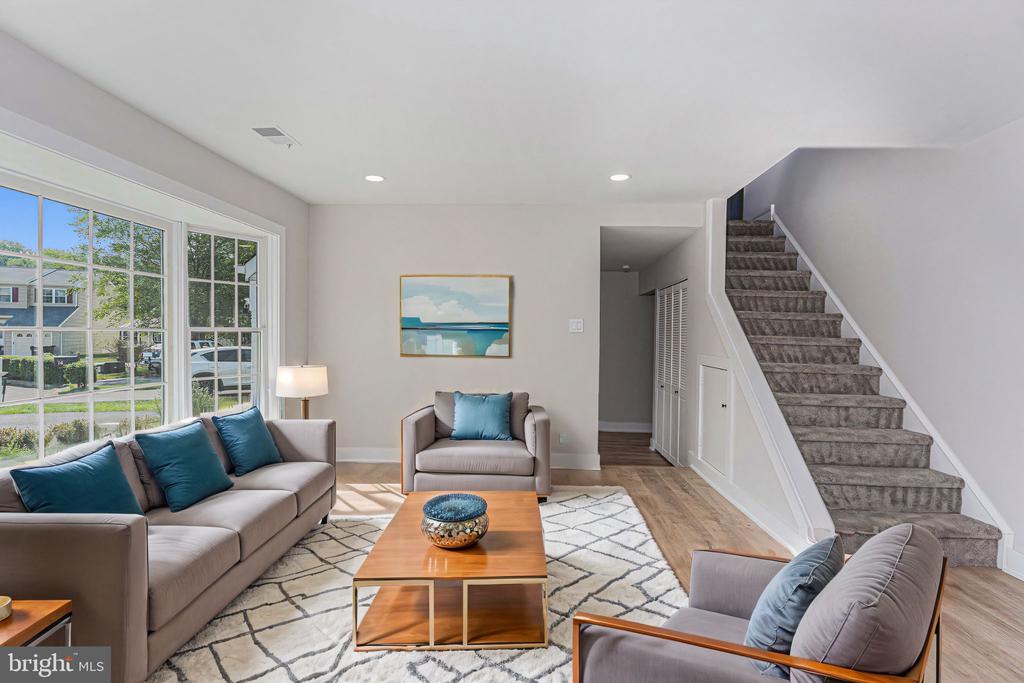10 MEADOWLARK LANE